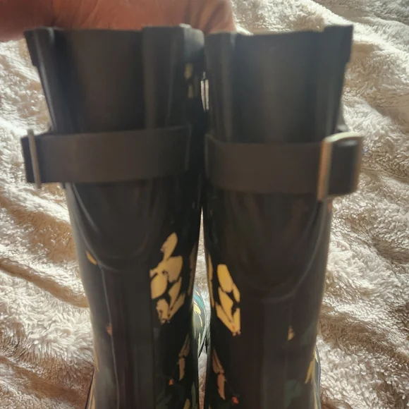 Black Floral Women's Rubber Mid Calf Sz 11 Rain Boots W/ Adjustable Calf Straps - Picture 4 of 5
